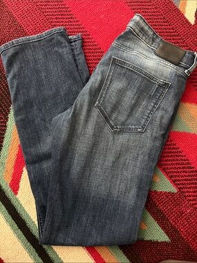 Men's Straight Fit Jeans in Washed Blue - Classic Everyday Style 33/34